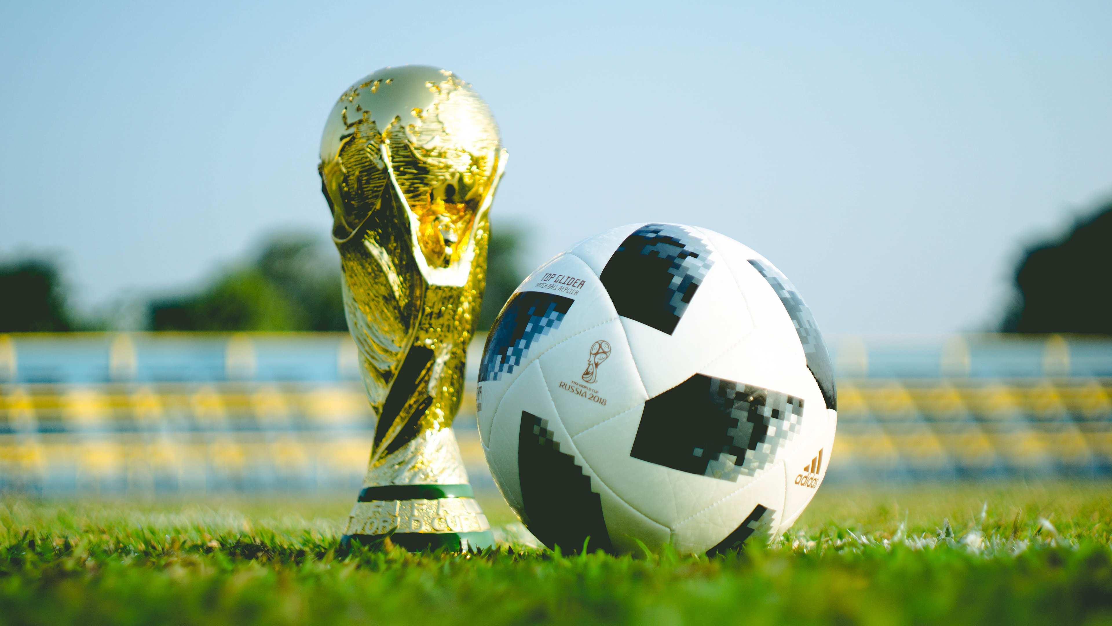 世俱杯2025全程直播-2014年西部决赛第七场：勇士在客场对阵马刺，库里砍下25分，关键时刻投中决定胜负的三分，带队晋级。